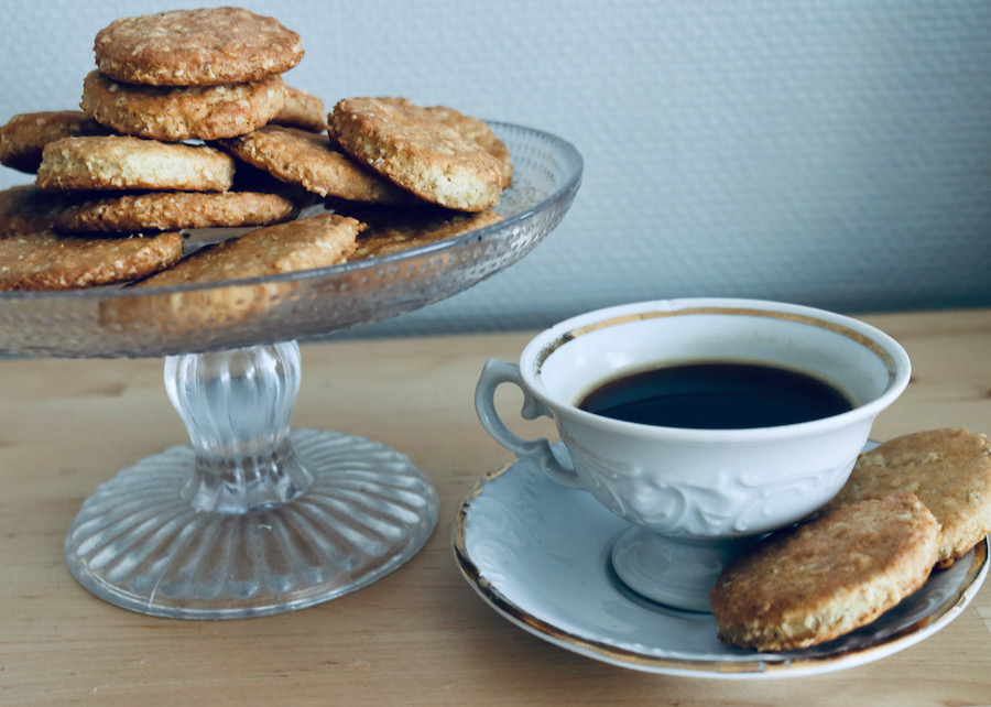 Havrekjeks og kaffe.